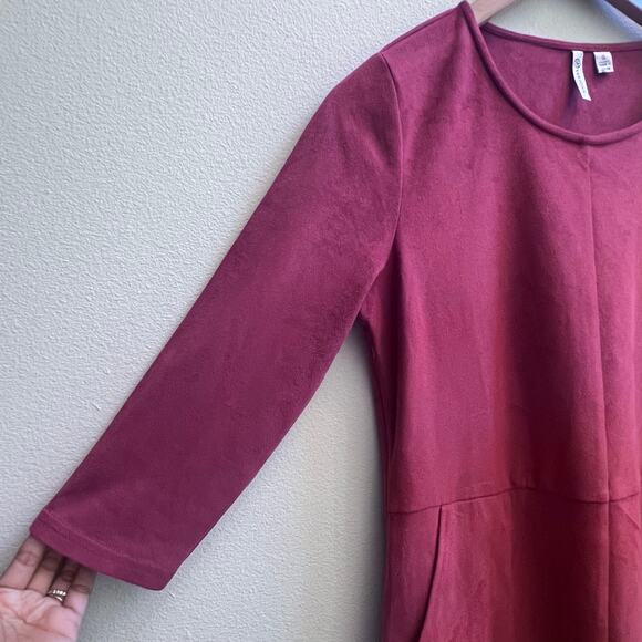 Versona Women's Red Faux Suede Shift Mini Dress Size Small - Picture 4 of 5